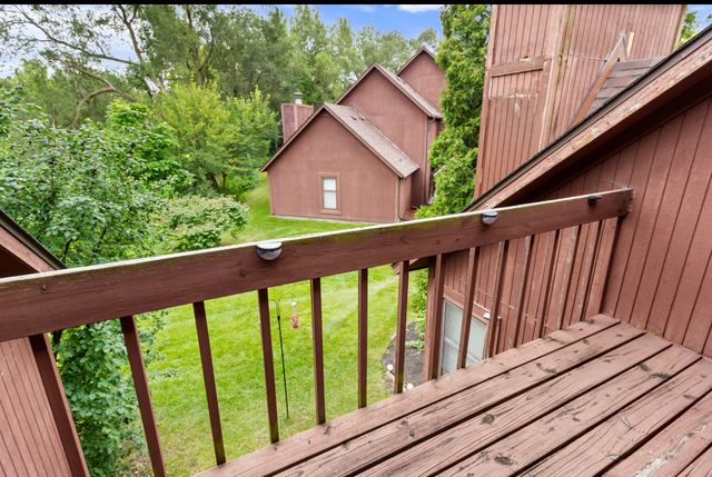 5051 Woodlake Drive, Loves Park, IL 61111