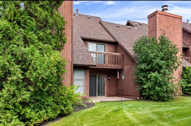 5051 Woodlake Drive, Loves Park, IL 61111