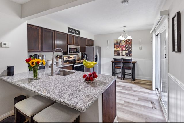 5051 Woodlake Drive, Loves Park, IL 61111