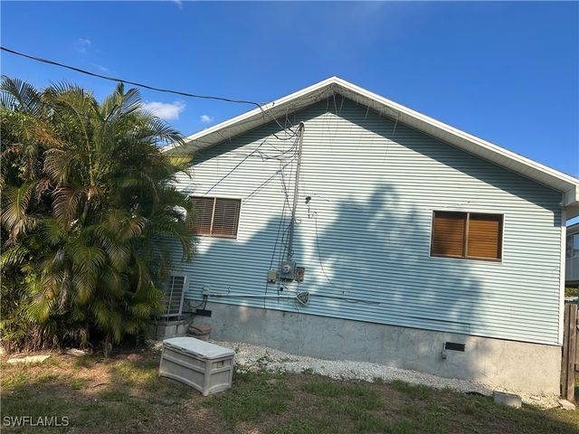 281 Benson ST E, Naples, FL 34113