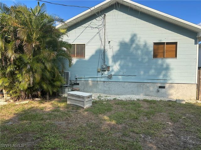 281 Benson ST E, Naples, FL 34113