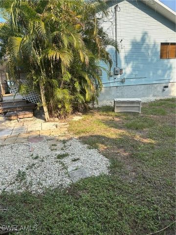 281 Benson ST E, Naples, FL 34113