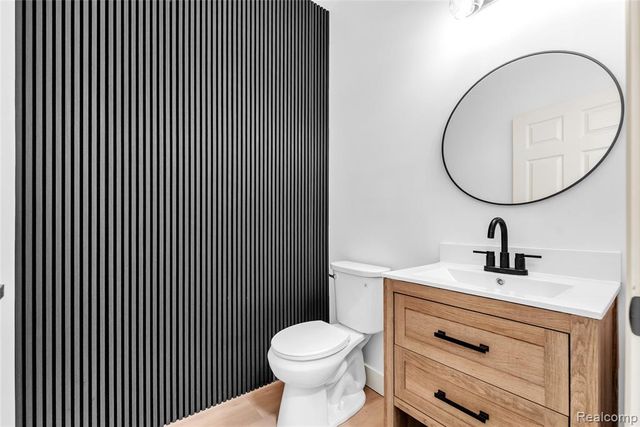 4392 Gateway Circle, West Bloomfield, MI 48322