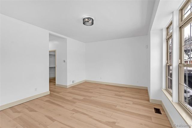 4392 Gateway Circle, West Bloomfield, MI 48322