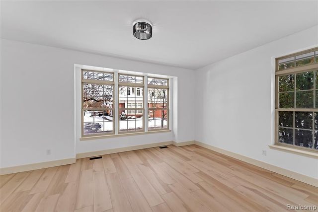 4392 Gateway Circle, West Bloomfield, MI 48322