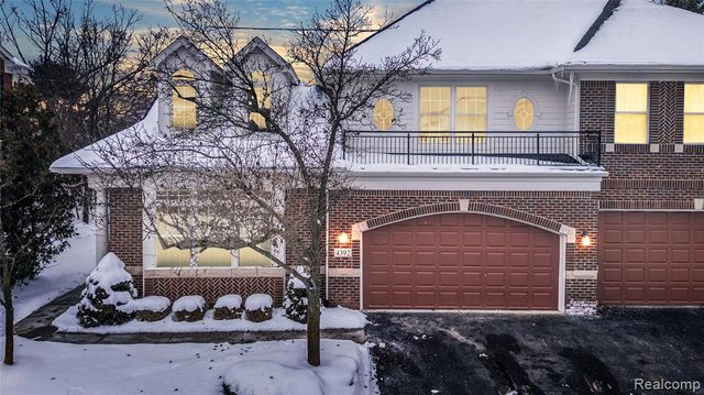 4392 Gateway Circle, West Bloomfield, MI 48322