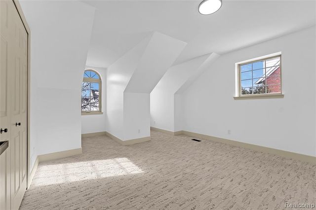 4392 Gateway Circle, West Bloomfield, MI 48322