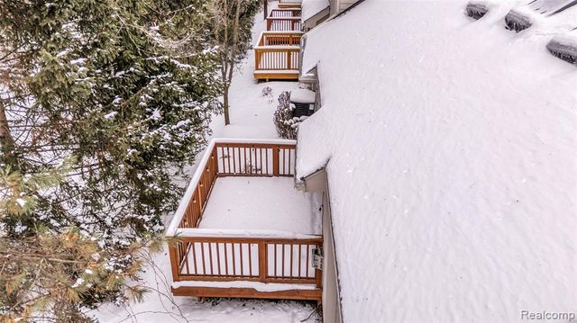 4392 Gateway Circle, West Bloomfield, MI 48322