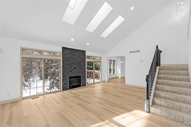 4392 Gateway Circle, West Bloomfield, MI 48322