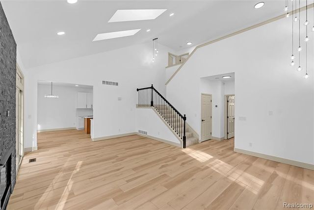 4392 Gateway Circle, West Bloomfield, MI 48322