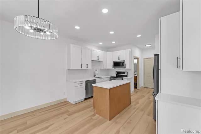 4392 Gateway Circle, West Bloomfield, MI 48322