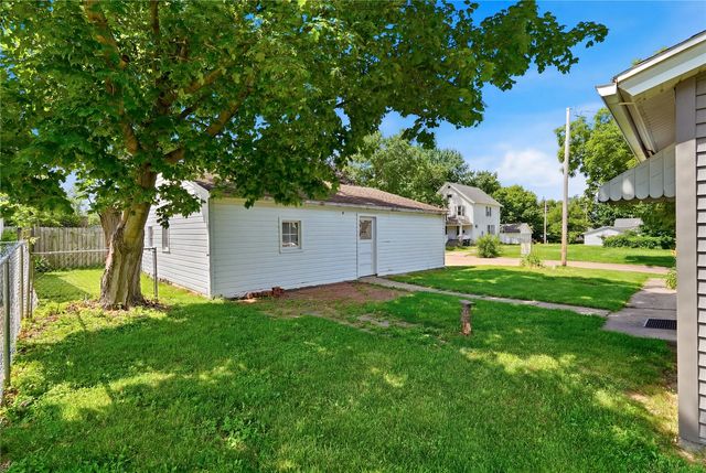 815 5th Avenue, Marion, IA 52302