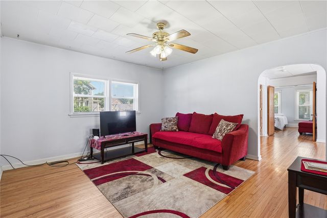 815 5th Avenue, Marion, IA 52302