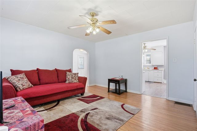 815 5th Avenue, Marion, IA 52302