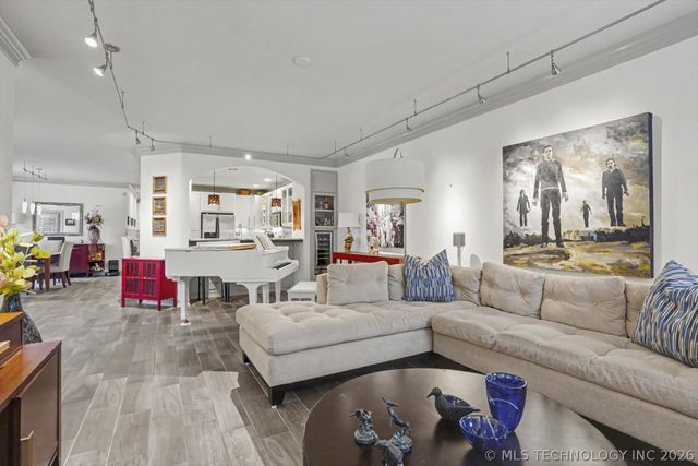 726 S Owasso Avenue B, Tulsa, OK 74120