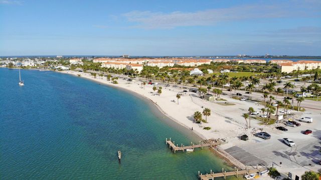 5 Harbour Isle Drive E 202, Fort Pierce, FL 34949