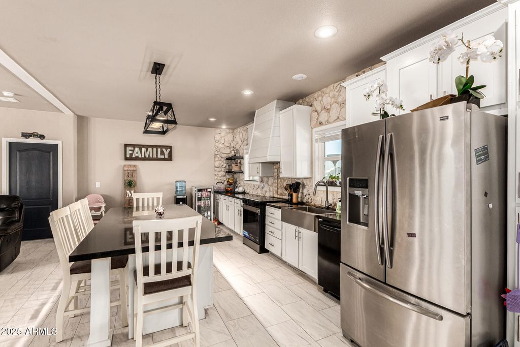 Image 10 of property listing at 36927 W PIMA Street, Tonopah, AZ 85354