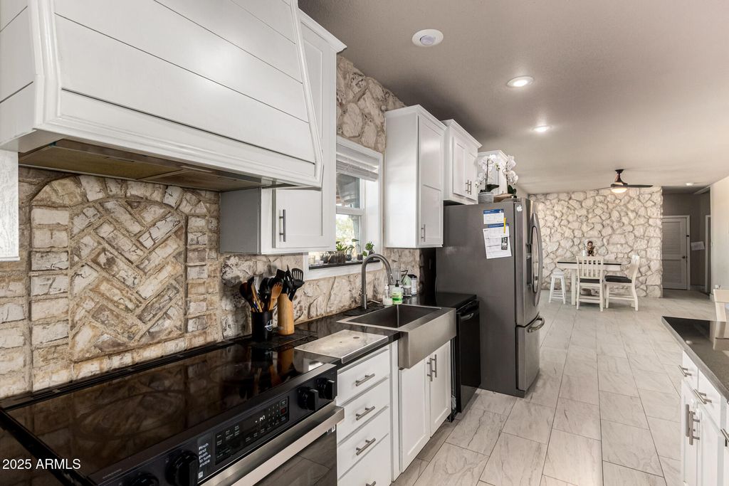 Image 13 of property listing at 36927 W PIMA Street, Tonopah, AZ 85354