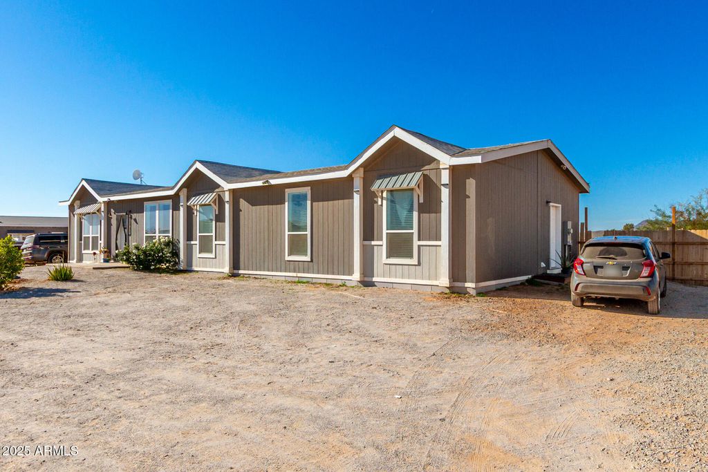 Image 3 of property listing at 36927 W PIMA Street, Tonopah, AZ 85354