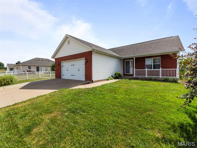 1108 Oakwood Lane, Waterloo, IL 62298