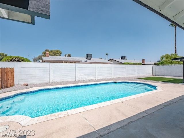 6488 Creston Avenue, Las Vegas, NV 89103