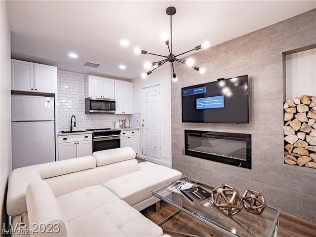 6488 Creston Avenue, Las Vegas, NV 89103