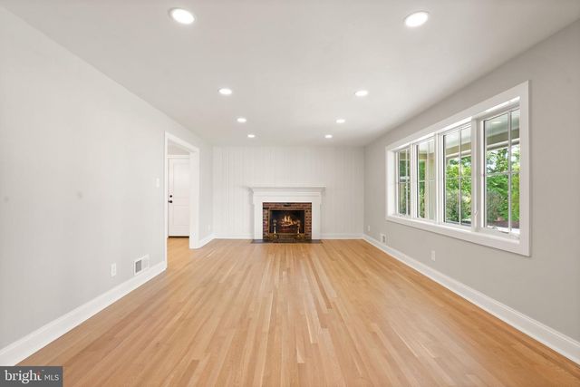 3667 N HARRISON ST, Arlington, VA 22207