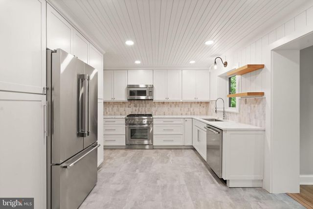 3667 N HARRISON ST, Arlington, VA 22207