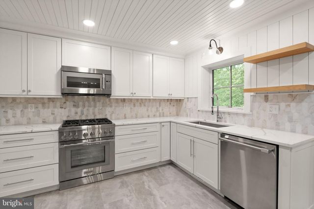3667 N HARRISON ST, Arlington, VA 22207