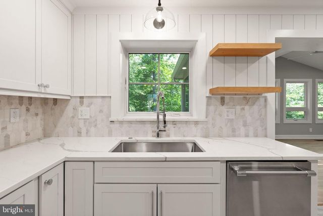 3667 N HARRISON ST, Arlington, VA 22207