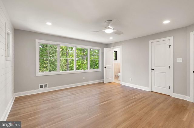 3667 N HARRISON ST, Arlington, VA 22207