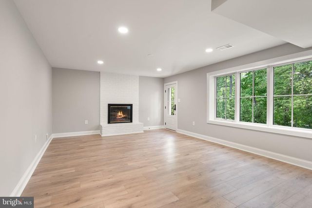 3667 N HARRISON ST, Arlington, VA 22207