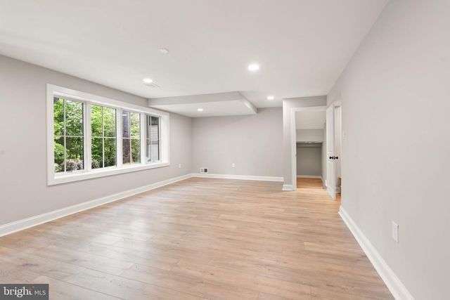 3667 N HARRISON ST, Arlington, VA 22207