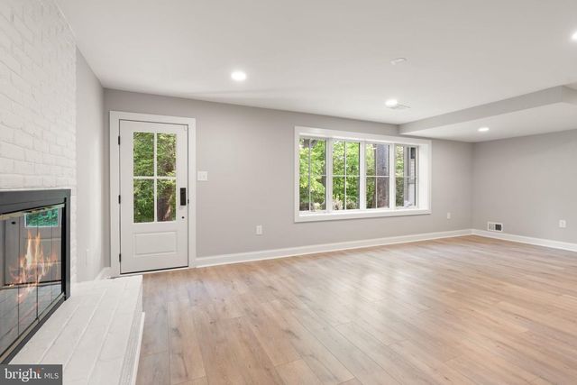 3667 N HARRISON ST, Arlington, VA 22207