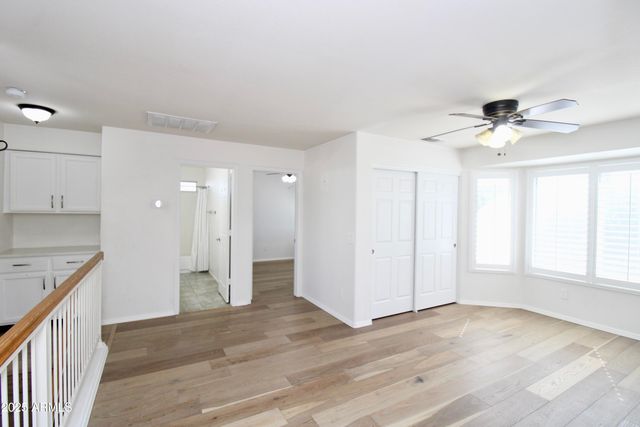 4237 E ROCKLEDGE Road, Phoenix, AZ 85044