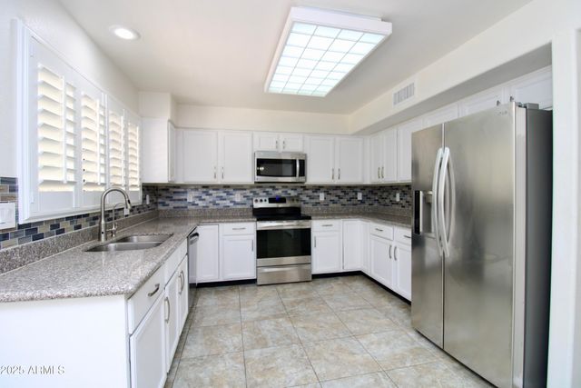 4237 E ROCKLEDGE Road, Phoenix, AZ 85044