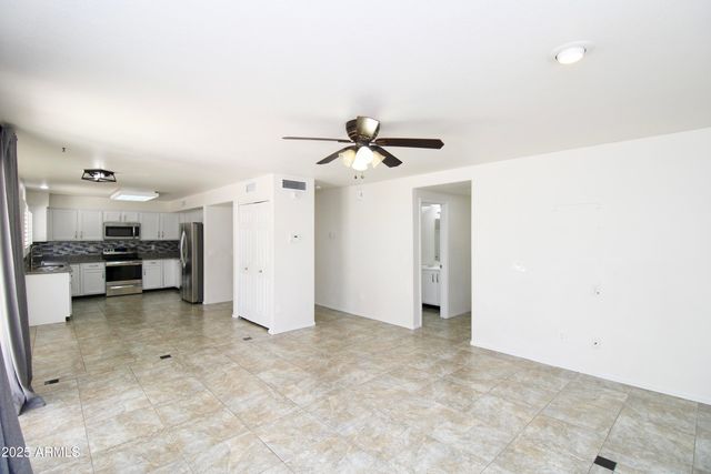 4237 E ROCKLEDGE Road, Phoenix, AZ 85044