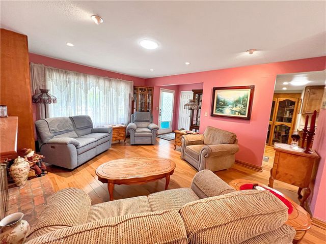 2021 Kristi Lane, Santa Ana, CA 92701