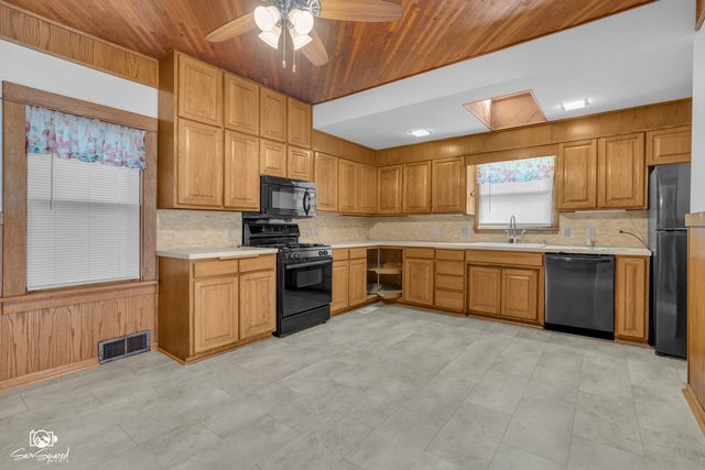 878 S Wildwood Avenue, Kankakee, IL 60901