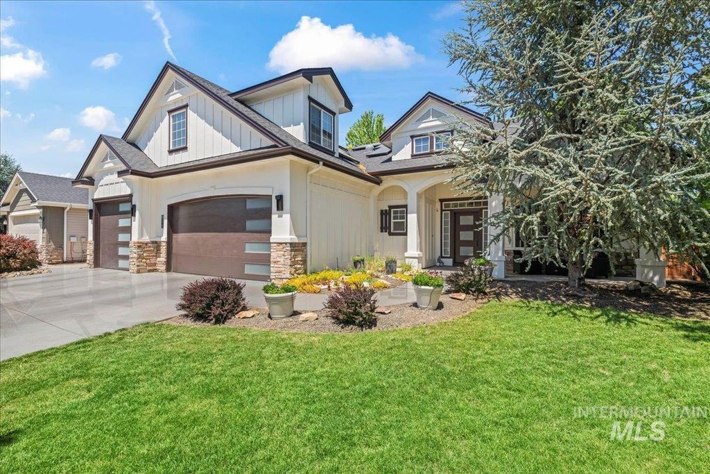 896 E Kaibab Trail Dr, Meridian, ID 83646