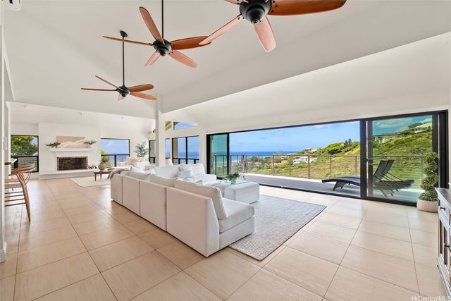 5335 Puahia Place, Honolulu, HI 96821