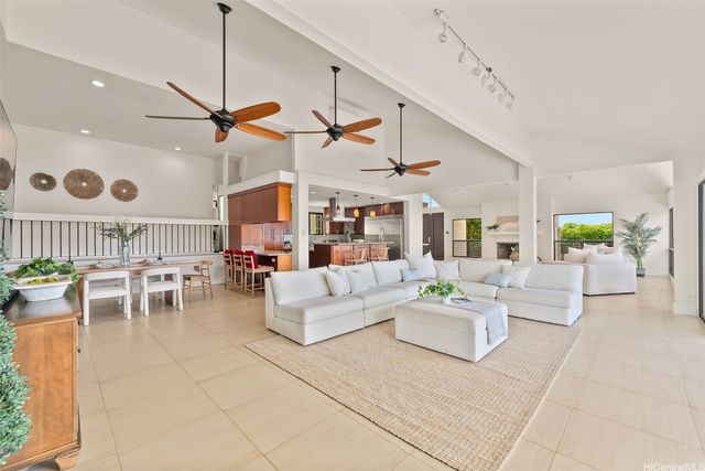 5335 Puahia Place, Honolulu, HI 96821