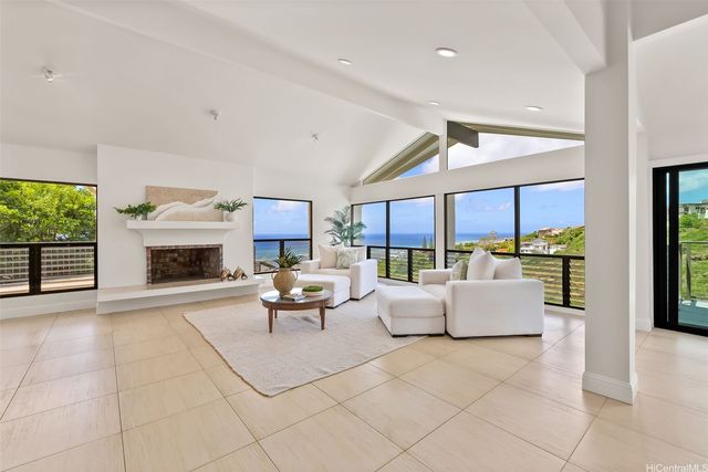 5335 Puahia Place, Honolulu, HI 96821