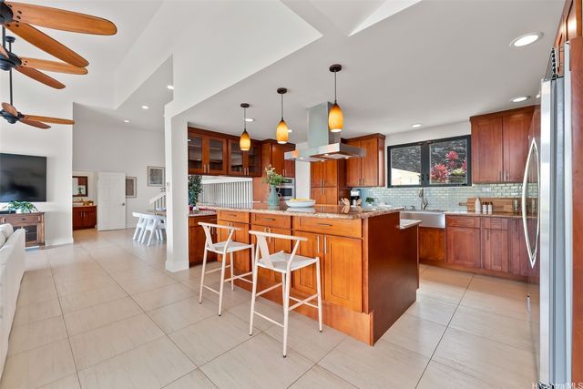 5335 Puahia Place, Honolulu, HI 96821