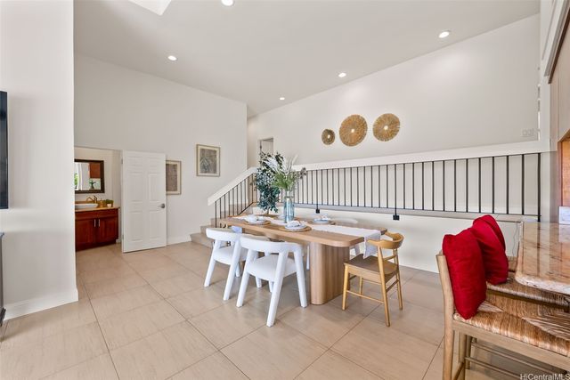 5335 Puahia Place, Honolulu, HI 96821