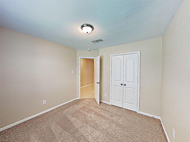 725 Totem Trail Drive, La Marque, TX 77568