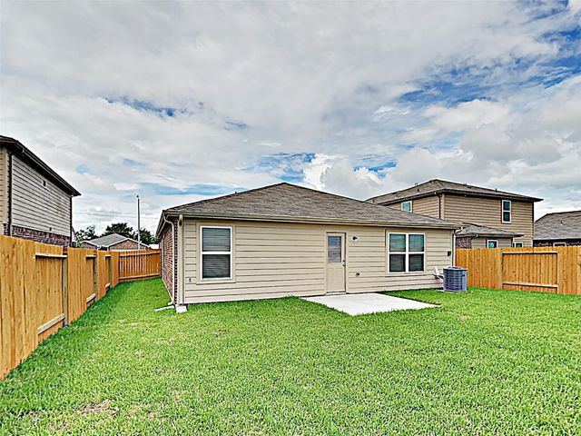 725 Totem Trail Drive, La Marque, TX 77568