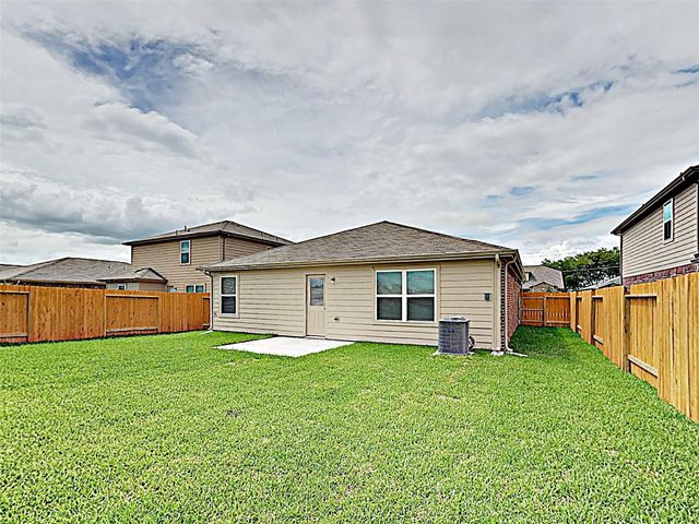 725 Totem Trail Drive, La Marque, TX 77568