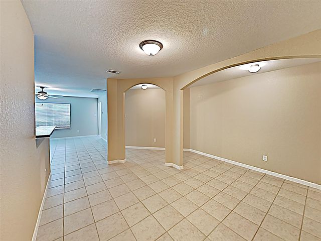 725 Totem Trail Drive, La Marque, TX 77568
