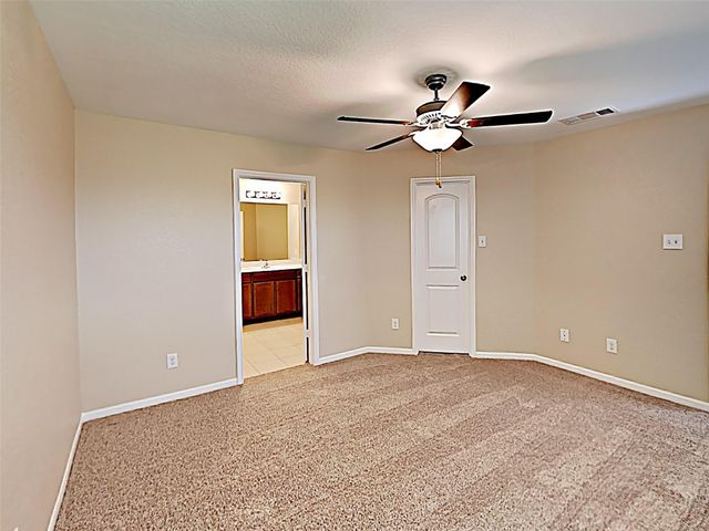 725 Totem Trail Drive, La Marque, TX 77568